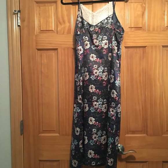 Nanette Lepore Nightgown - Picture 3 of 6